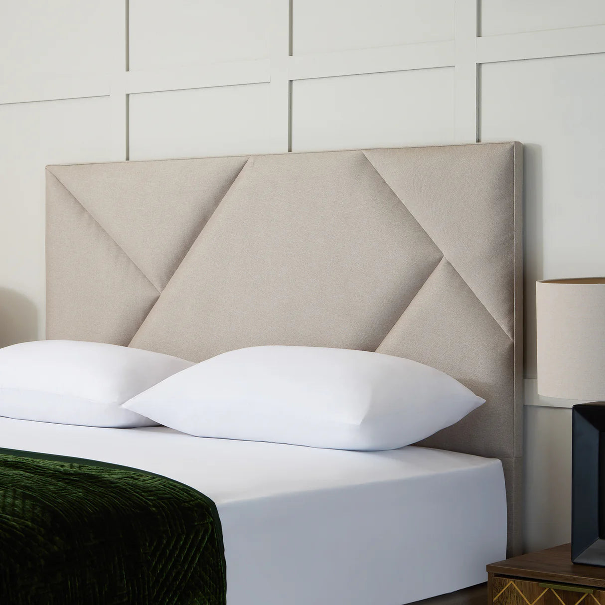 Signature Saxton Divan Bed Set with Headboard